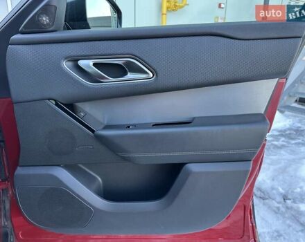 Червоний Ленд Ровер Рендж Ровер Велар, об'ємом двигуна 2 л та пробігом 97 тис. км за 35500 $, фото 29 на Automoto.ua