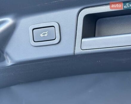 Червоний Ленд Ровер Рендж Ровер Велар, об'ємом двигуна 2 л та пробігом 97 тис. км за 35500 $, фото 32 на Automoto.ua