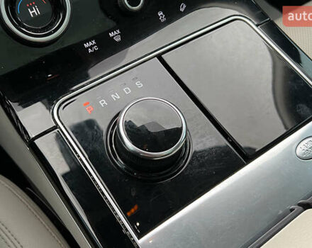 Червоний Ленд Ровер Рендж Ровер Велар, об'ємом двигуна 2 л та пробігом 145 тис. км за 30900 $, фото 18 на Automoto.ua