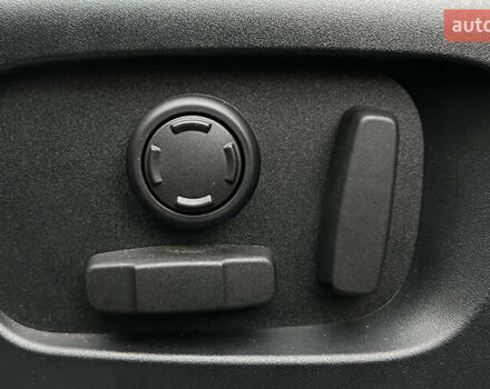 Червоний Ленд Ровер Рендж Ровер Велар, об'ємом двигуна 2 л та пробігом 91 тис. км за 30750 $, фото 20 на Automoto.ua