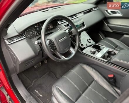 Красный Ленд Ровер Рендж Ровер Велар, объемом двигателя 2 л и пробегом 75 тыс. км за 33900 $, фото 45 на Automoto.ua