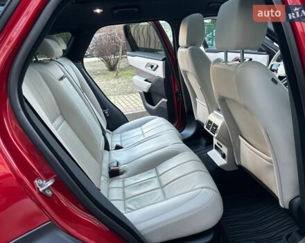 Червоний Ленд Ровер Рендж Ровер Велар, об'ємом двигуна 2 л та пробігом 31 тис. км за 59700 $, фото 39 на Automoto.ua