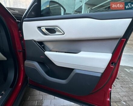 Червоний Ленд Ровер Рендж Ровер Велар, об'ємом двигуна 2 л та пробігом 31 тис. км за 59700 $, фото 45 на Automoto.ua