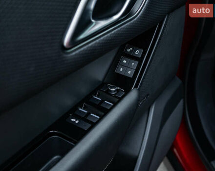 Ленд Ровер Рендж Ровер Велар, объемом двигателя 2 л и пробегом 85 тыс. км за 43500 $, фото 26 на Automoto.ua