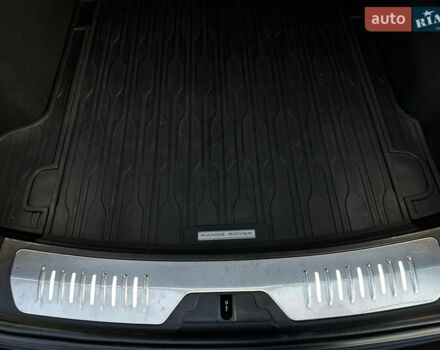 Серый Ленд Ровер Рендж Ровер Велар, объемом двигателя 3 л и пробегом 106 тыс. км за 39500 $, фото 39 на Automoto.ua