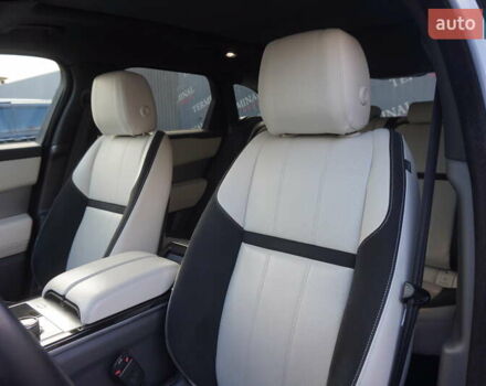 Серый Ленд Ровер Рендж Ровер Велар, объемом двигателя 2 л и пробегом 26 тыс. км за 44000 $, фото 24 на Automoto.ua