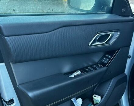 Сірий Ленд Ровер Рендж Ровер Велар, об'ємом двигуна 2 л та пробігом 153 тис. км за 31000 $, фото 12 на Automoto.ua