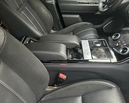 Серый Ленд Ровер Рендж Ровер Велар, объемом двигателя 2 л и пробегом 133 тыс. км за 31000 $, фото 7 на Automoto.ua