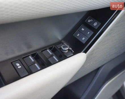 Серый Ленд Ровер Рендж Ровер Велар, объемом двигателя 2 л и пробегом 26 тыс. км за 44000 $, фото 19 на Automoto.ua