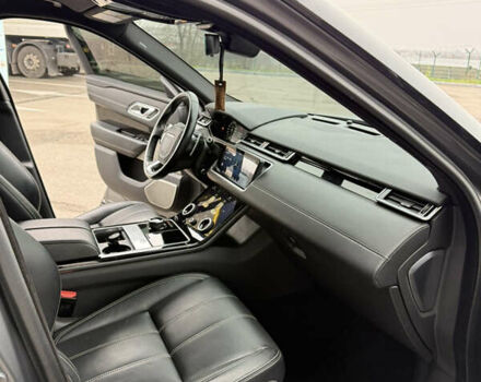 Серый Ленд Ровер Рендж Ровер Велар, объемом двигателя 2 л и пробегом 147 тыс. км за 31900 $, фото 23 на Automoto.ua