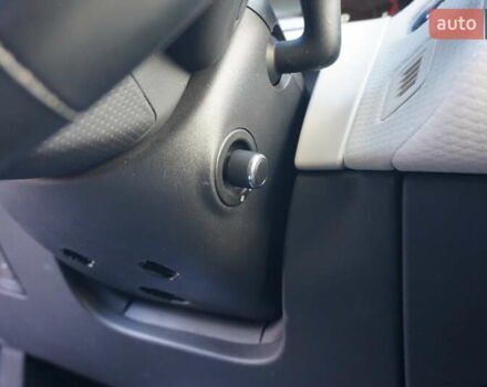 Серый Ленд Ровер Рендж Ровер Велар, объемом двигателя 2 л и пробегом 26 тыс. км за 44000 $, фото 46 на Automoto.ua