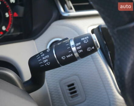 Серый Ленд Ровер Рендж Ровер Велар, объемом двигателя 2 л и пробегом 26 тыс. км за 44000 $, фото 43 на Automoto.ua