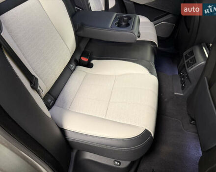 Серый Ленд Ровер Рендж Ровер Велар, объемом двигателя 3 л и пробегом 113 тыс. км за 38000 $, фото 37 на Automoto.ua