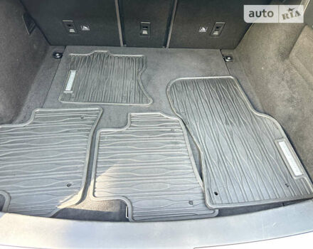 Серый Ленд Ровер Рендж Ровер Велар, объемом двигателя 3 л и пробегом 87 тыс. км за 39499 $, фото 27 на Automoto.ua