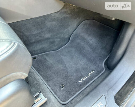 Серый Ленд Ровер Рендж Ровер Велар, объемом двигателя 3 л и пробегом 87 тыс. км за 39499 $, фото 25 на Automoto.ua