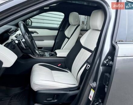 Сірий Ленд Ровер Рендж Ровер Велар, об'ємом двигуна 2 л та пробігом 93 тис. км за 43500 $, фото 17 на Automoto.ua