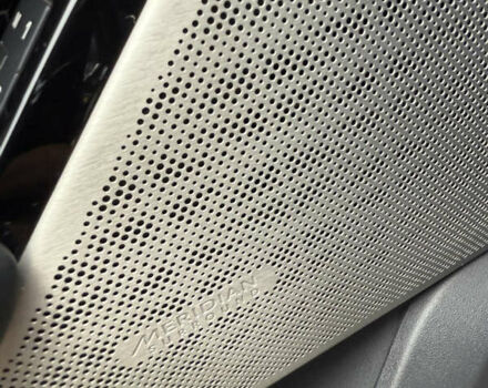 Серый Ленд Ровер Рендж Ровер Велар, объемом двигателя 2 л и пробегом 147 тыс. км за 31900 $, фото 18 на Automoto.ua