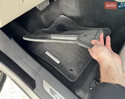 Сірий Ленд Ровер Рендж Ровер Велар, об'ємом двигуна 2 л та пробігом 137 тис. км за 33500 $, фото 24 на Automoto.ua