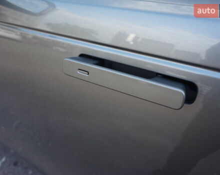 Серый Ленд Ровер Рендж Ровер Велар, объемом двигателя 2 л и пробегом 26 тыс. км за 44000 $, фото 16 на Automoto.ua