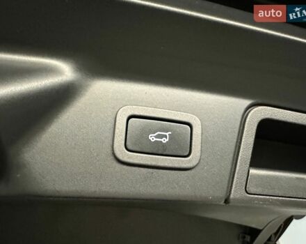 Серый Ленд Ровер Рендж Ровер Велар, объемом двигателя 2 л и пробегом 137 тыс. км за 34500 $, фото 9 на Automoto.ua