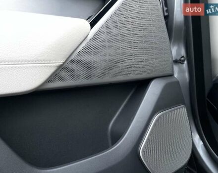 Сірий Ленд Ровер Рендж Ровер Велар, об'ємом двигуна 2 л та пробігом 93 тис. км за 43500 $, фото 44 на Automoto.ua