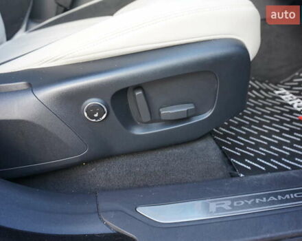 Серый Ленд Ровер Рендж Ровер Велар, объемом двигателя 2 л и пробегом 26 тыс. км за 44000 $, фото 32 на Automoto.ua
