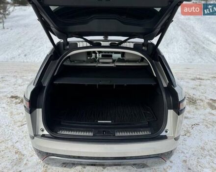 Сірий Ленд Ровер Рендж Ровер Велар, об'ємом двигуна 2 л та пробігом 137 тис. км за 33500 $, фото 6 на Automoto.ua