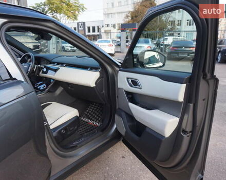 Серый Ленд Ровер Рендж Ровер Велар, объемом двигателя 2 л и пробегом 26 тыс. км за 44000 $, фото 30 на Automoto.ua