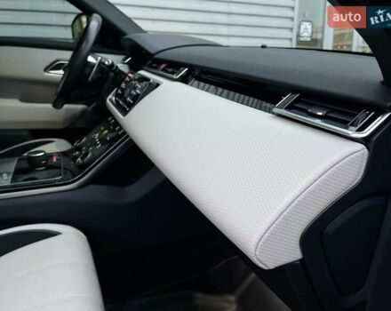 Сірий Ленд Ровер Рендж Ровер Велар, об'ємом двигуна 2 л та пробігом 93 тис. км за 43500 $, фото 53 на Automoto.ua