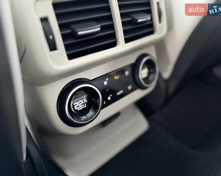 Сірий Ленд Ровер Рендж Ровер Велар, об'ємом двигуна 2 л та пробігом 137 тис. км за 33500 $, фото 36 на Automoto.ua