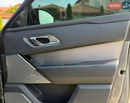 Сірий Ленд Ровер Рендж Ровер Велар, об'ємом двигуна 2 л та пробігом 140 тис. км за 32999 $, фото 50 на Automoto.ua