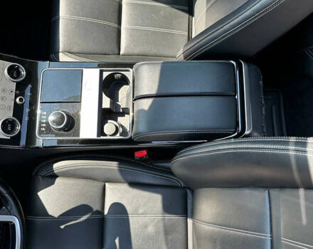 Серый Ленд Ровер Рендж Ровер Велар, объемом двигателя 3 л и пробегом 89 тыс. км за 40500 $, фото 31 на Automoto.ua