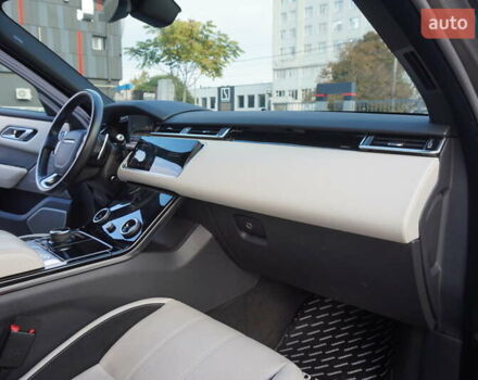 Серый Ленд Ровер Рендж Ровер Велар, объемом двигателя 2 л и пробегом 26 тыс. км за 44000 $, фото 35 на Automoto.ua