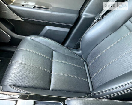 Серый Ленд Ровер Рендж Ровер Велар, объемом двигателя 3 л и пробегом 87 тыс. км за 39499 $, фото 22 на Automoto.ua