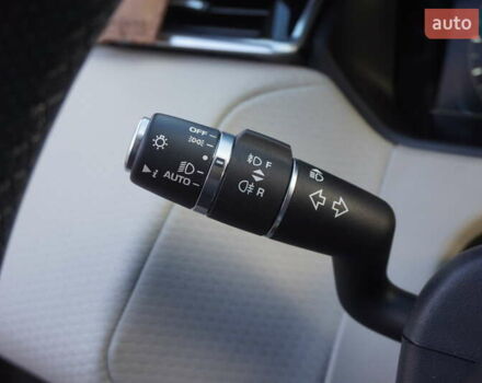 Серый Ленд Ровер Рендж Ровер Велар, объемом двигателя 2 л и пробегом 26 тыс. км за 44000 $, фото 44 на Automoto.ua