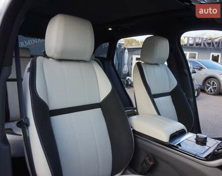 Серый Ленд Ровер Рендж Ровер Велар, объемом двигателя 2 л и пробегом 26 тыс. км за 44000 $, фото 34 на Automoto.ua