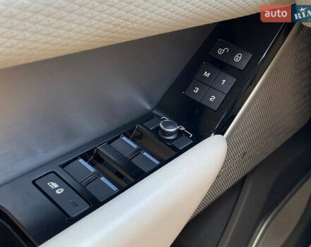 Серый Ленд Ровер Рендж Ровер Велар, объемом двигателя 2.99 л и пробегом 185 тыс. км за 39900 $, фото 18 на Automoto.ua
