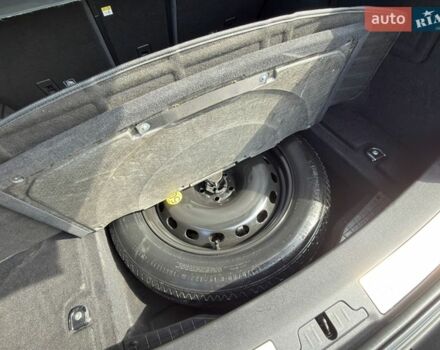Сірий Ленд Ровер Рендж Ровер Велар, об'ємом двигуна 2 л та пробігом 140 тис. км за 32999 $, фото 72 на Automoto.ua