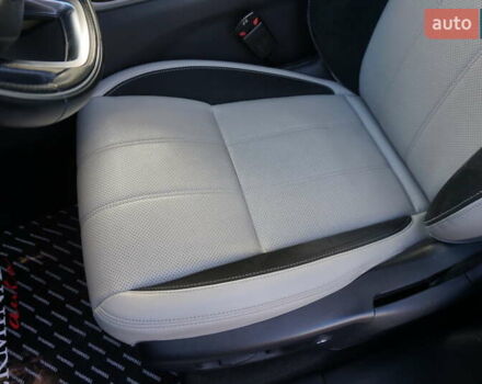 Серый Ленд Ровер Рендж Ровер Велар, объемом двигателя 2 л и пробегом 26 тыс. км за 44000 $, фото 23 на Automoto.ua