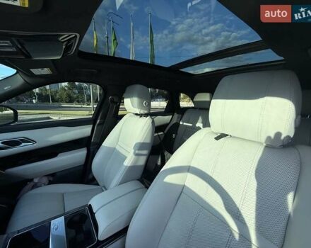 Серый Ленд Ровер Рендж Ровер Велар, объемом двигателя 2 л и пробегом 130 тыс. км за 35500 $, фото 26 на Automoto.ua