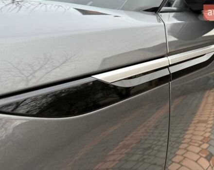 Серый Ленд Ровер Рендж Ровер Велар, объемом двигателя 2 л и пробегом 102 тыс. км за 37500 $, фото 28 на Automoto.ua