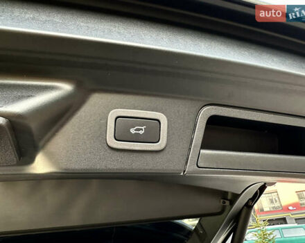 Серый Ленд Ровер Рендж Ровер Велар, объемом двигателя 2 л и пробегом 174 тыс. км за 34800 $, фото 64 на Automoto.ua