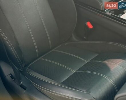 Серый Ленд Ровер Рендж Ровер Велар, объемом двигателя 2 л и пробегом 133 тыс. км за 33100 $, фото 36 на Automoto.ua
