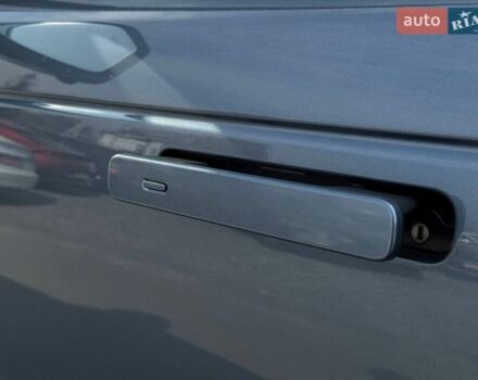 Серый Ленд Ровер Рендж Ровер Велар, объемом двигателя 3 л и пробегом 242 тыс. км за 25999 $, фото 7 на Automoto.ua