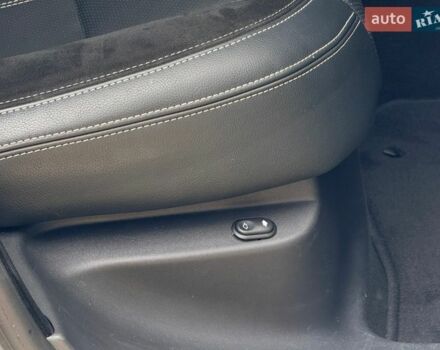 Серый Ленд Ровер Рендж Ровер Велар, объемом двигателя 2 л и пробегом 133 тыс. км за 33100 $, фото 34 на Automoto.ua