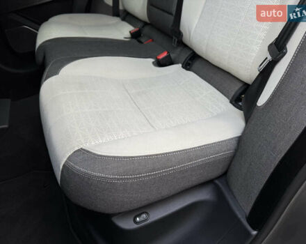 Сірий Ленд Ровер Рендж Ровер Велар, об'ємом двигуна 2 л та пробігом 30 тис. км за 39999 $, фото 38 на Automoto.ua