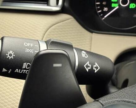 Серый Ленд Ровер Рендж Ровер Велар, объемом двигателя 2 л и пробегом 102 тыс. км за 37500 $, фото 39 на Automoto.ua