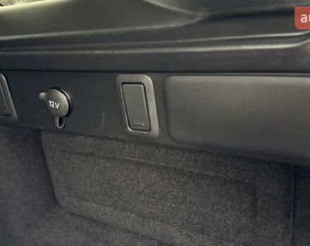 Серый Ленд Ровер Рендж Ровер Велар, объемом двигателя 2 л и пробегом 102 тыс. км за 37500 $, фото 78 на Automoto.ua