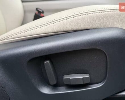 Серый Ленд Ровер Рендж Ровер Велар, объемом двигателя 2 л и пробегом 102 тыс. км за 37500 $, фото 70 на Automoto.ua