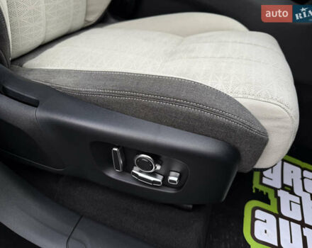 Сірий Ленд Ровер Рендж Ровер Велар, об'ємом двигуна 2 л та пробігом 30 тис. км за 39999 $, фото 51 на Automoto.ua